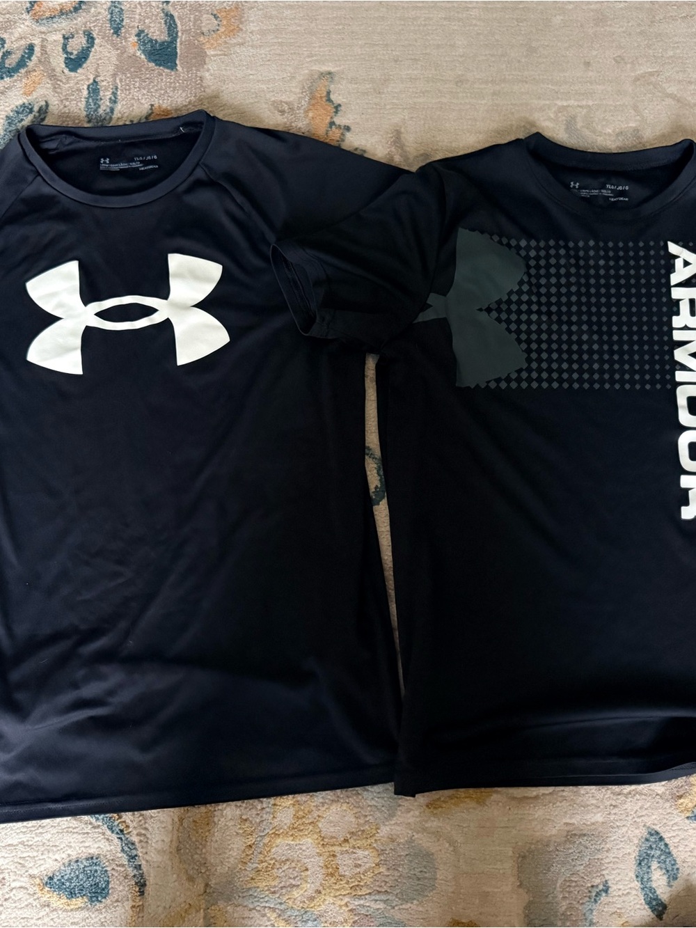 2x Under Armour boys tshirt size Youth L